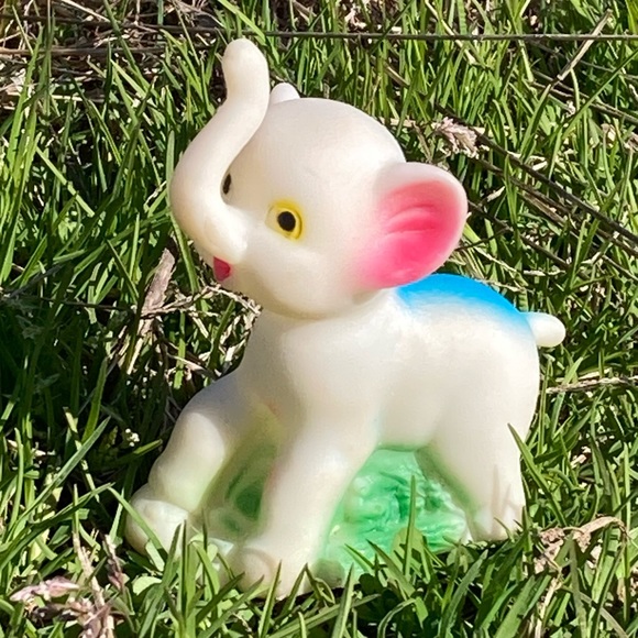 Adorable Vintage Elephant Squeaky Toy! - Picture 1 of 12